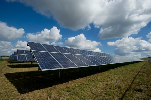 Panneau solaire sur toit — image démo